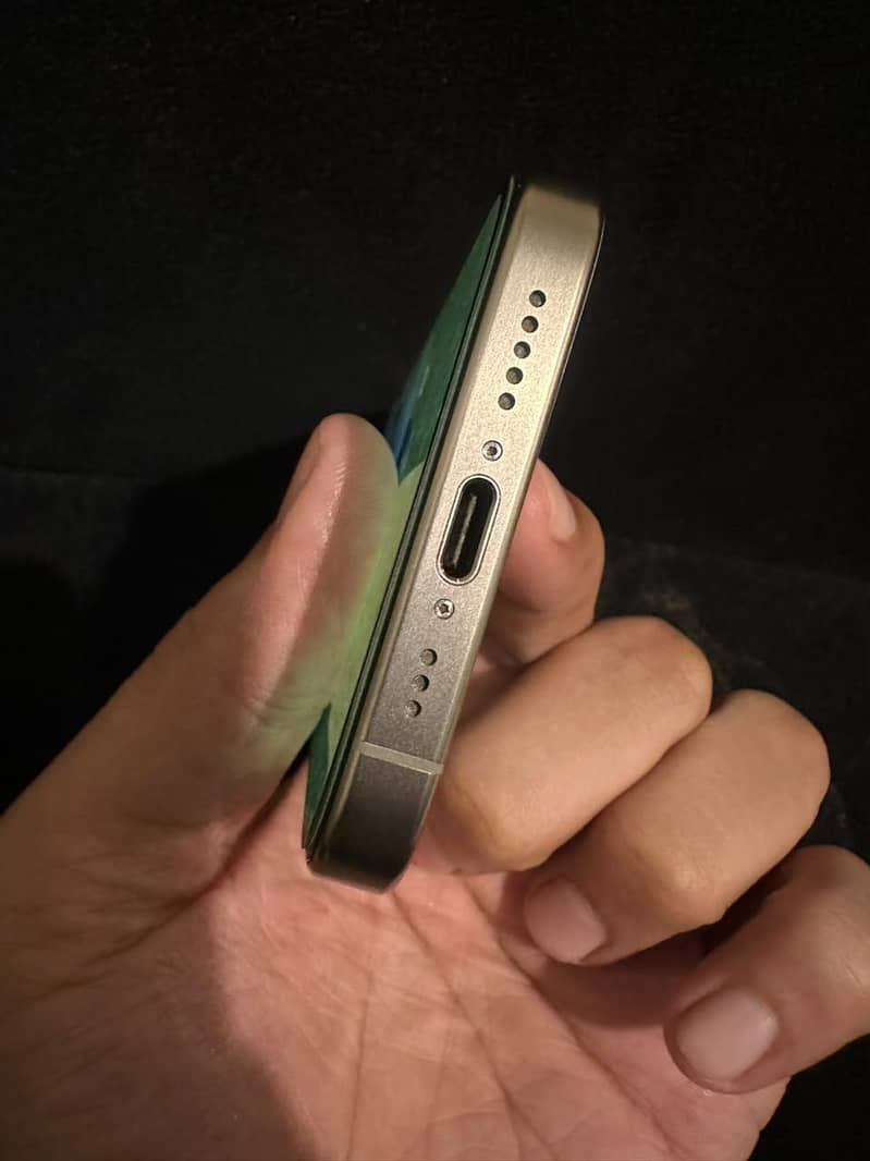 Apple iPhone 15 Pro 3