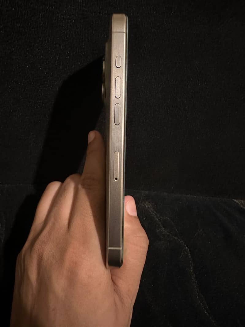 Apple iPhone 15 Pro 4
