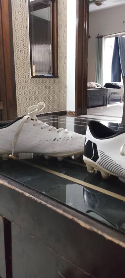 Original Saibi Sturts for urgent sale size 8 easily purchase on 3890
