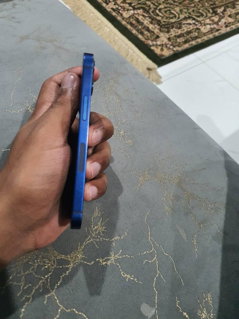 Apple iPhone 12 mini 4