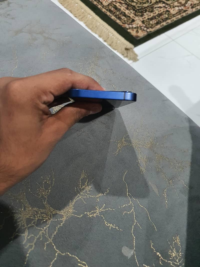 Apple iPhone 12 mini 6