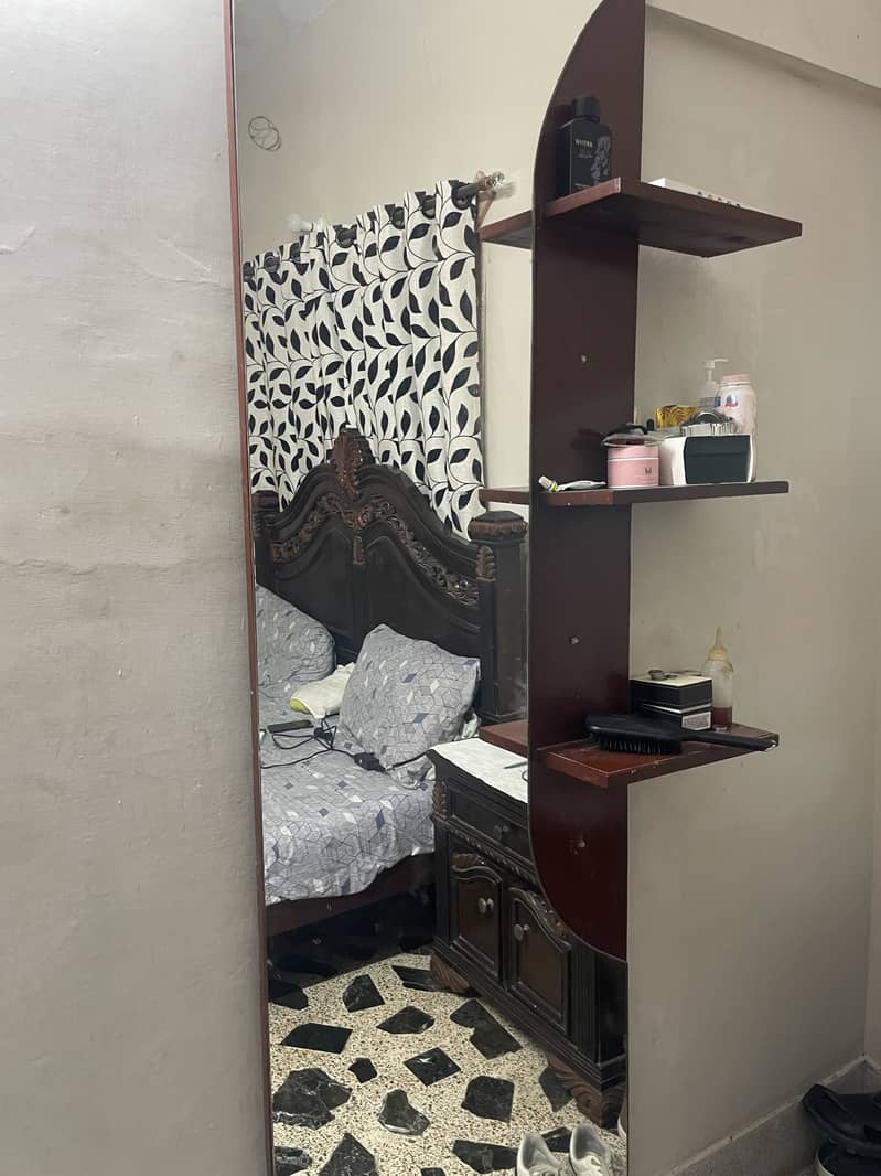 Mirror dressing 1