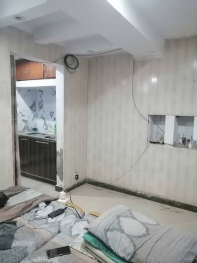 1.60. sft. Falt in Kaber Block in allma Iqbal town