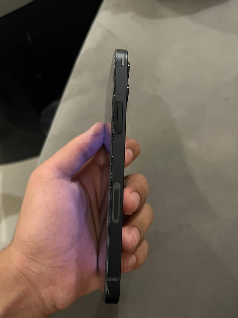 Apple iPhone 12 4