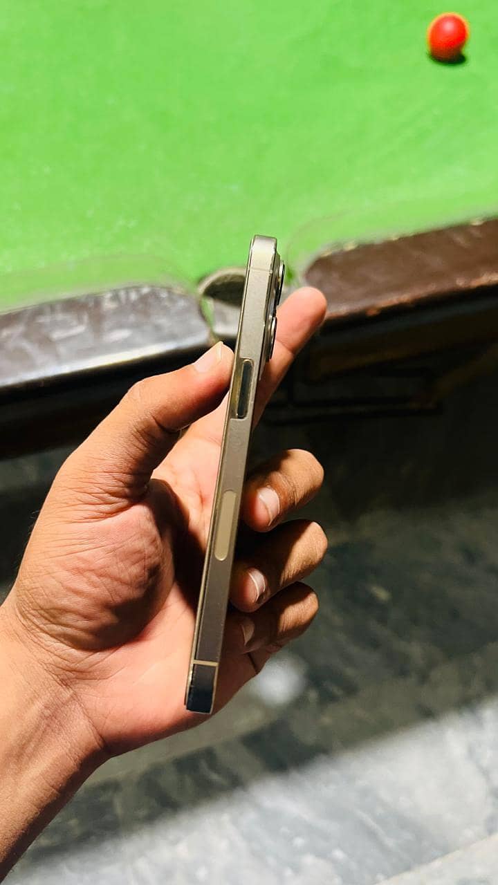 Apple iPhone 13 Pro 2