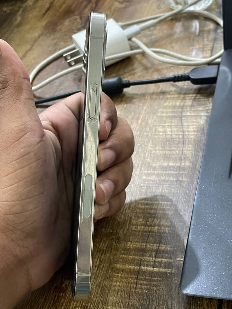 Apple iPhone 12 Pro 2
