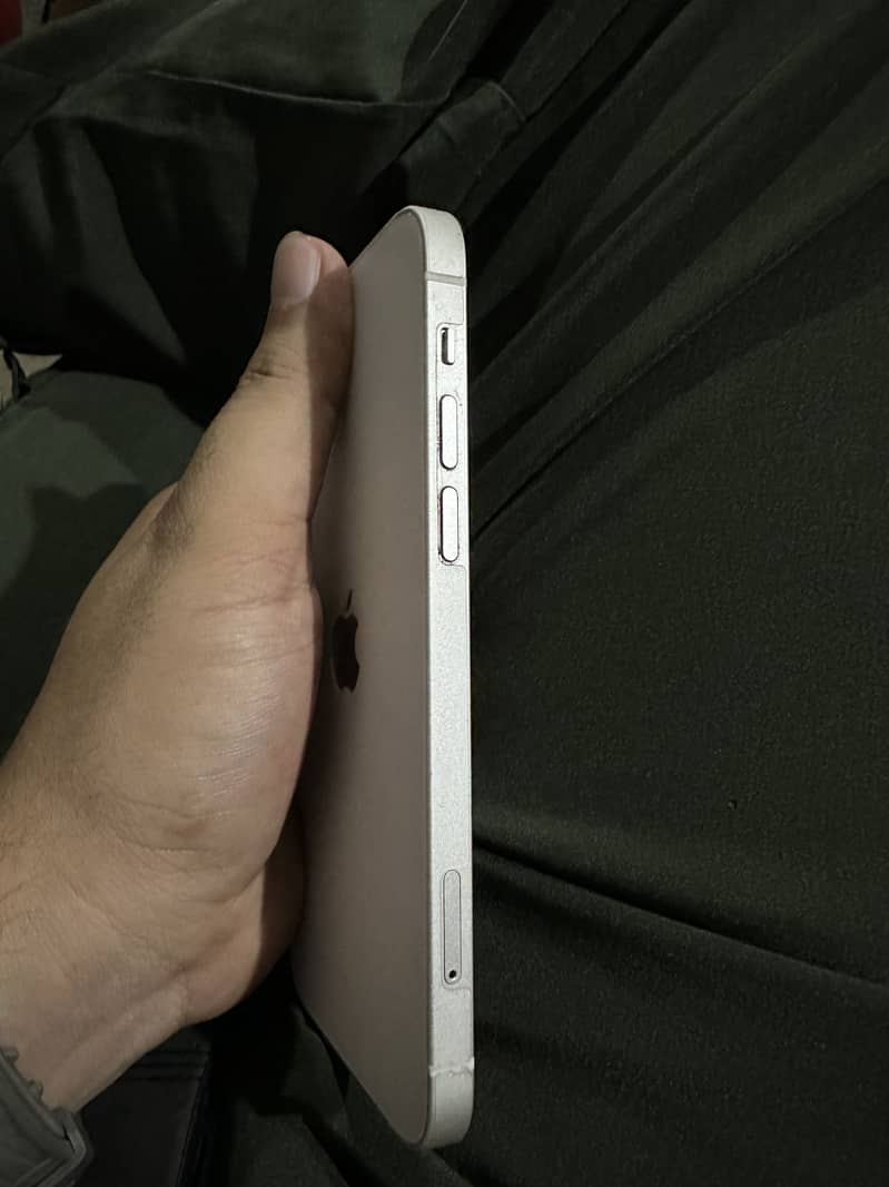 Apple iPhone 12 4