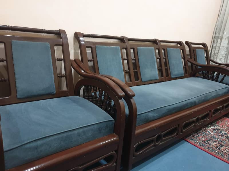 5 seater sofa. 0