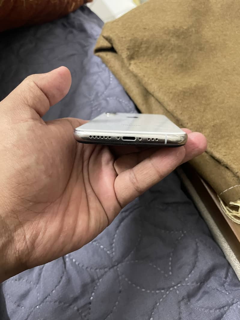 Apple iPhone XS 1