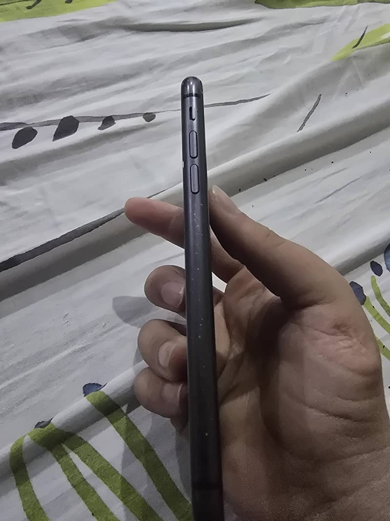 iPhone 11 3