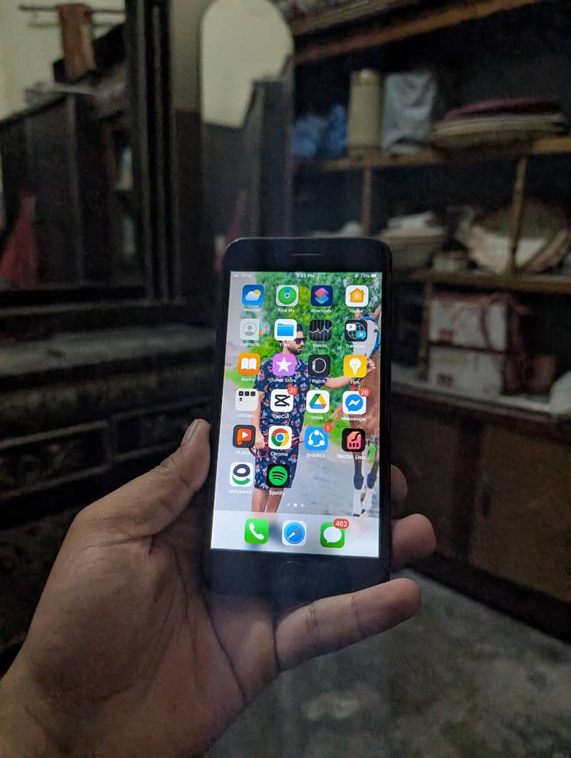 Apple iPhone 7 Plus 1