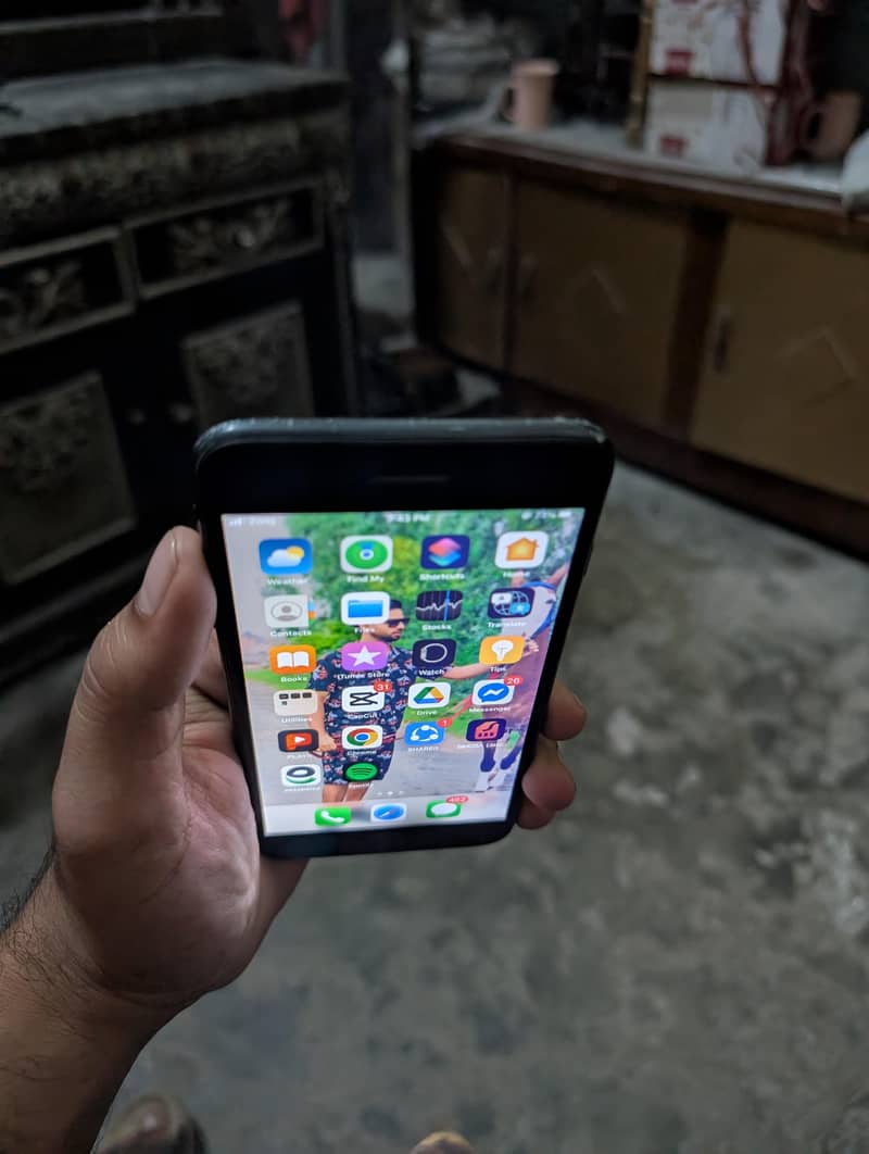 Apple iPhone 7 Plus 3