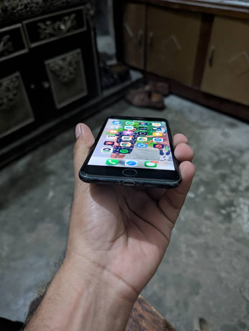 Apple iPhone 7 Plus 5