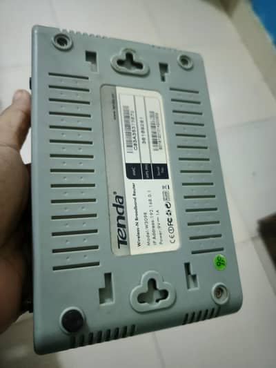 Tenda wireless-N broodband router