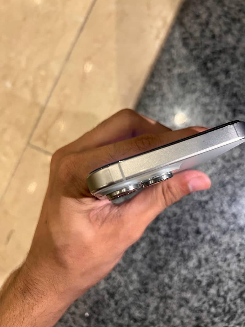Apple iPhone 15 Pro Max 1