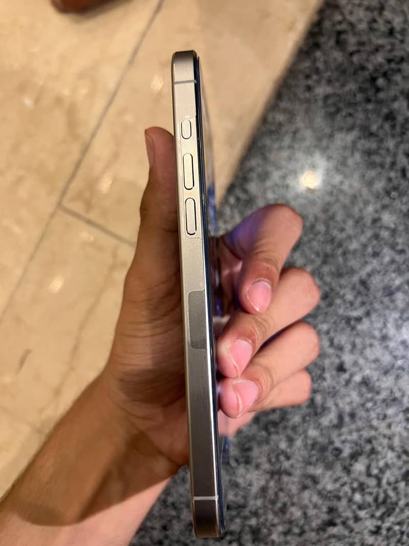 Apple iPhone 15 Pro Max 2