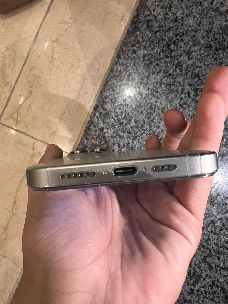 Apple iPhone 15 Pro Max 3