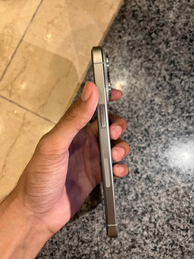 Apple iPhone 15 Pro Max 8