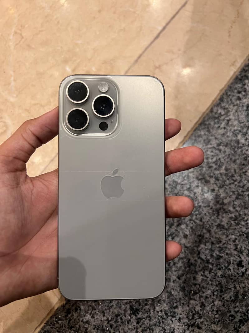 Apple iPhone 15 Pro Max 9