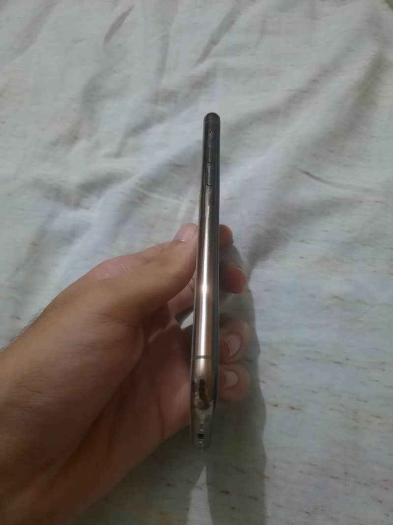 Apple iPhone 11 Pro 1
