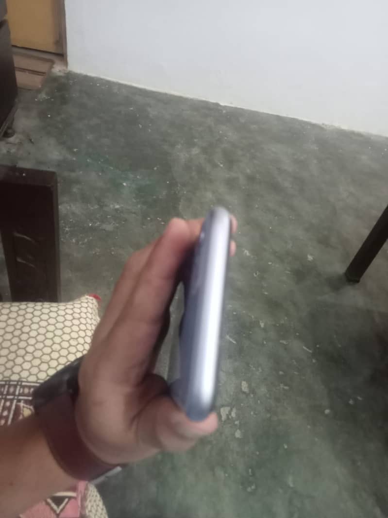 Apple iPhone 11 0