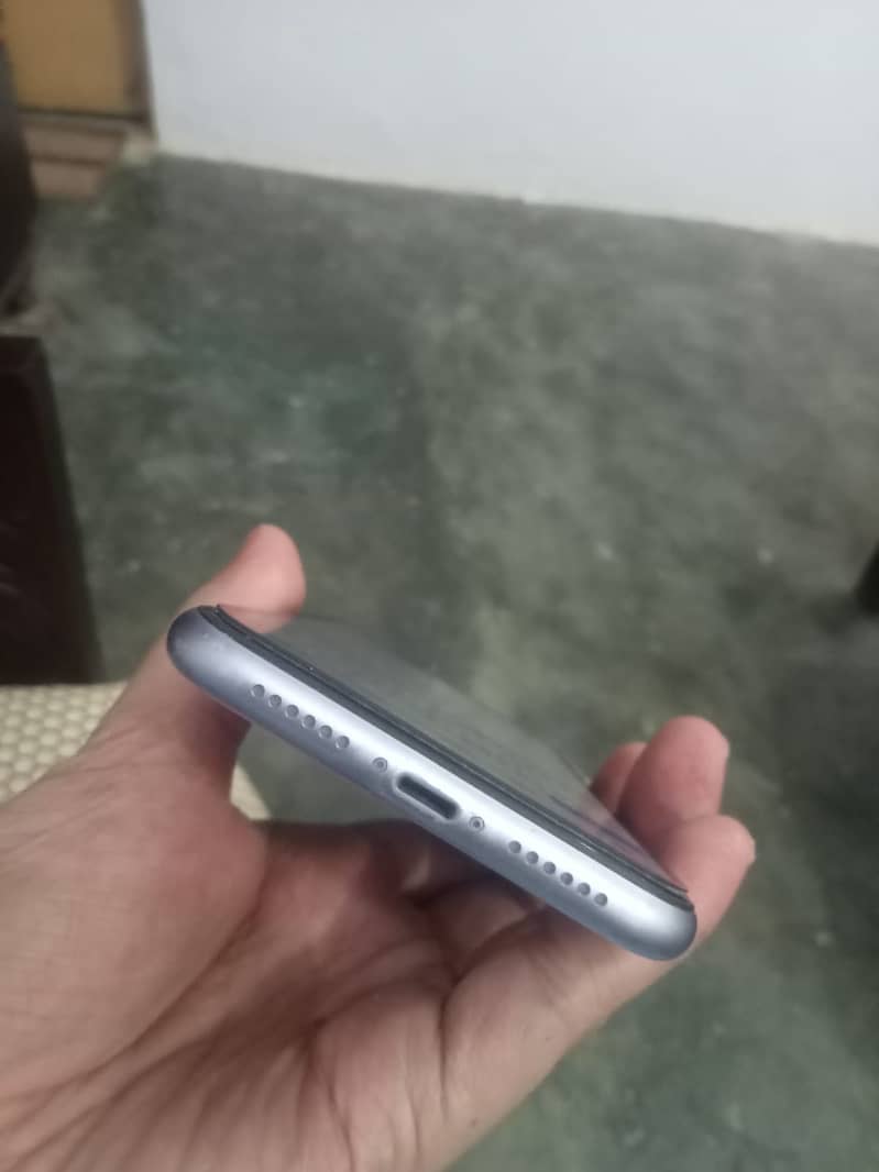 Apple iPhone 11 3