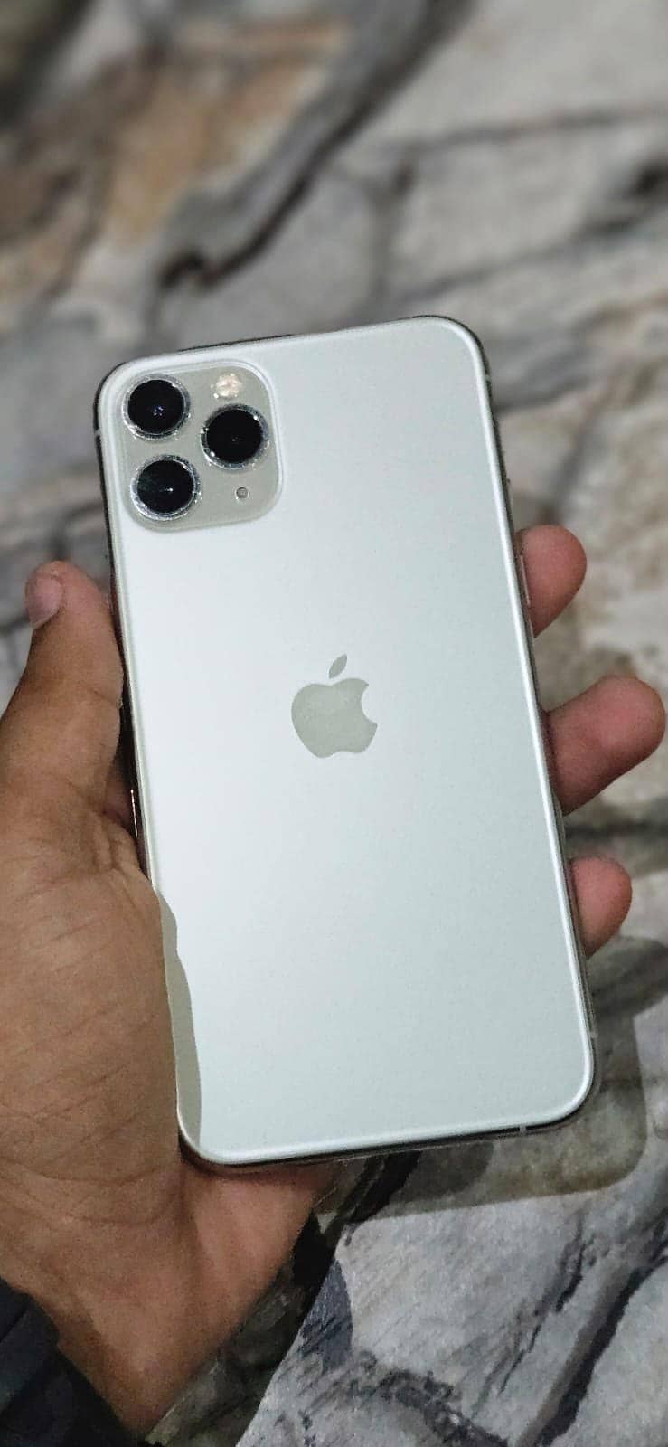 Apple iPhone 11 Pro 4