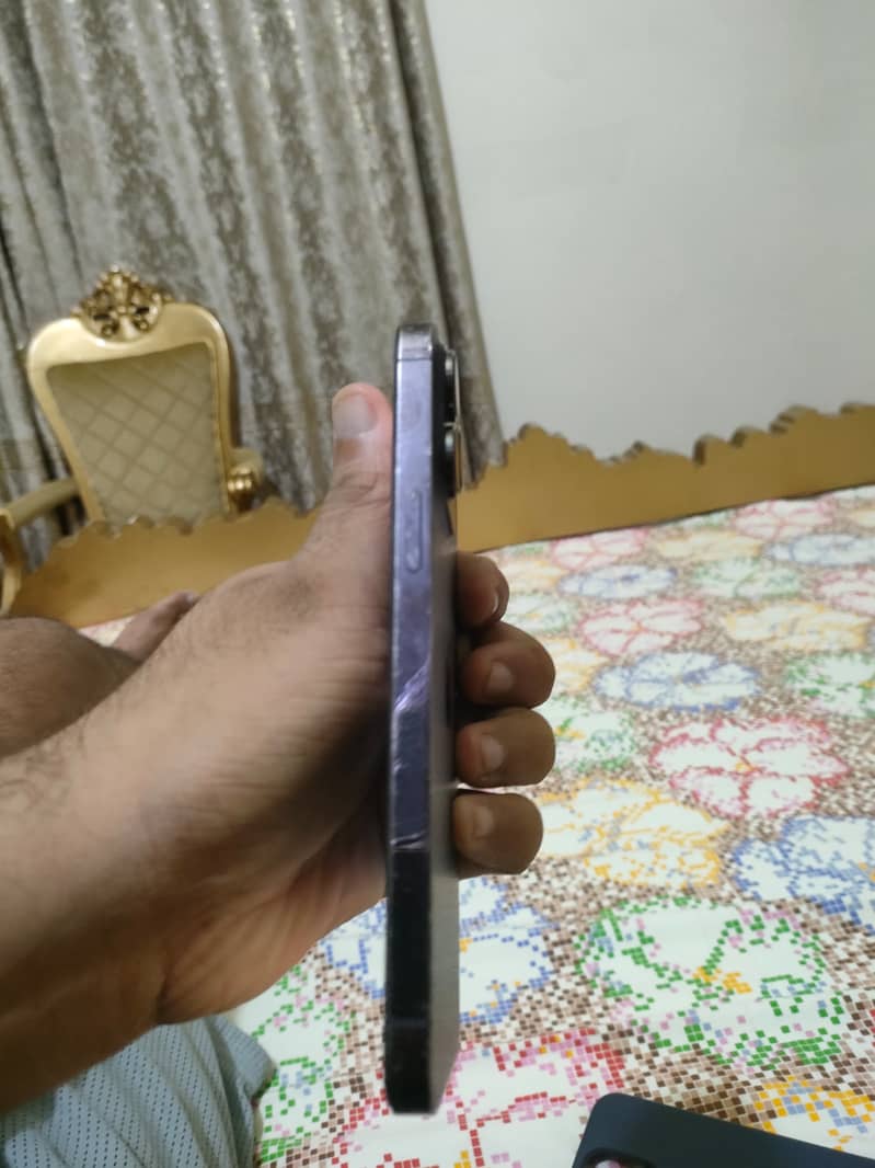Apple iPhone 14 Pro Max 0
