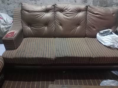 sofa h poshish wala 3 seet or 1+1 seet h total 5 seet