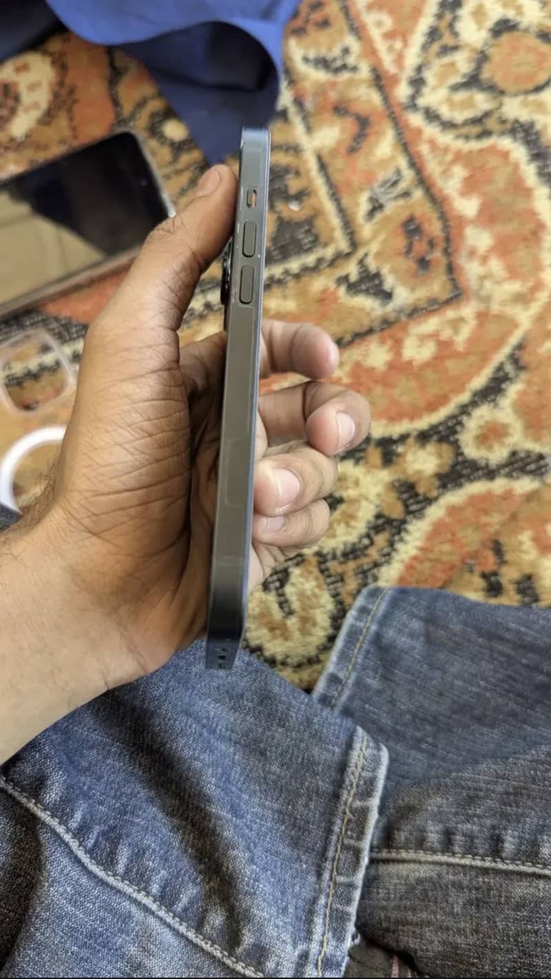 Apple iPhone 14 3