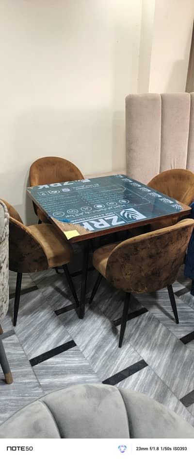 4 seater dinning table urgent sale