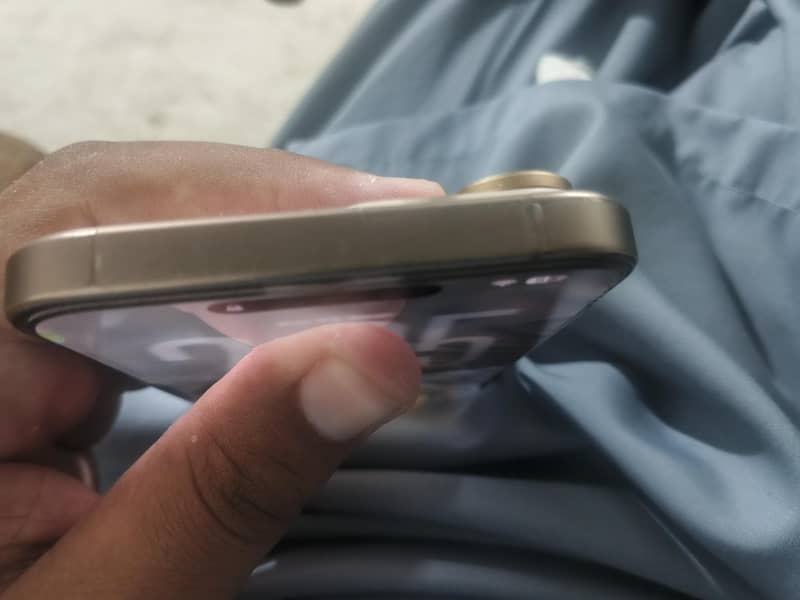 Apple iPhone 16 Pro Max 1