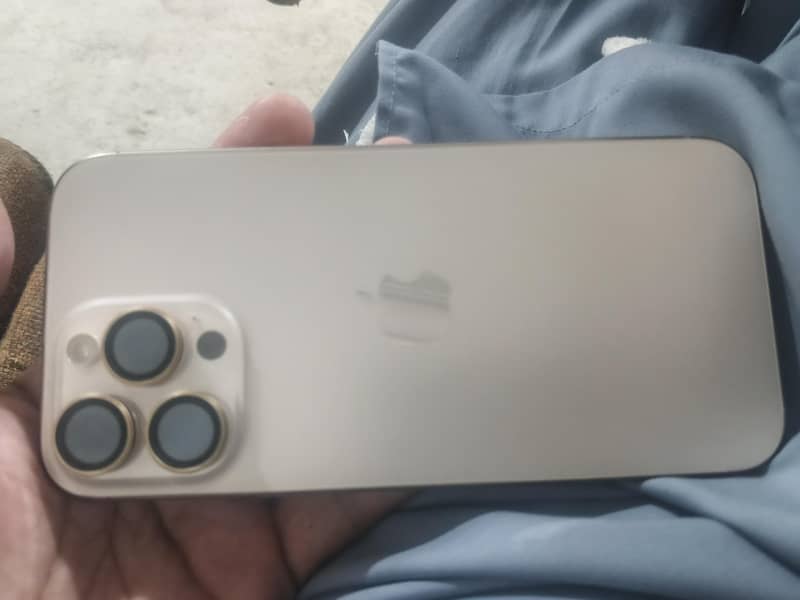 Apple iPhone 16 Pro Max 3