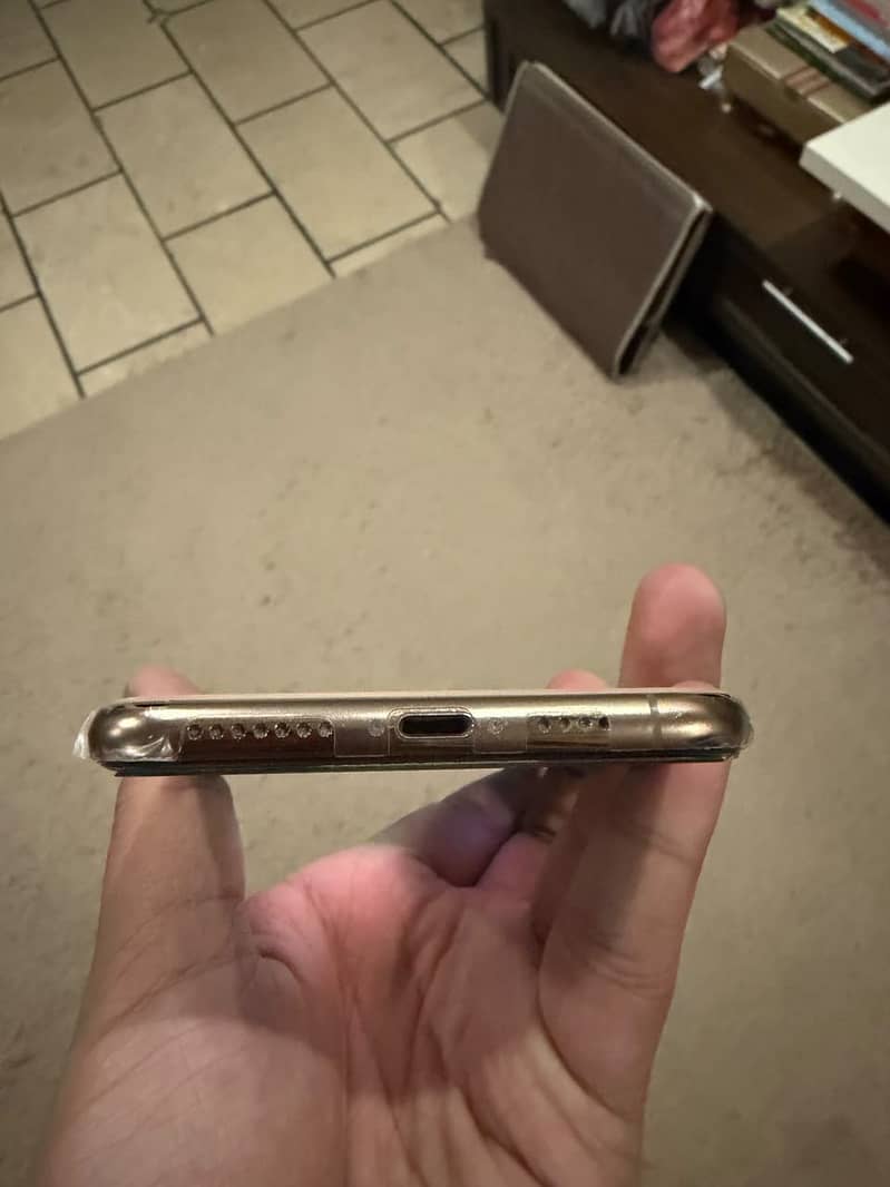 Apple iPhone XS Max 3