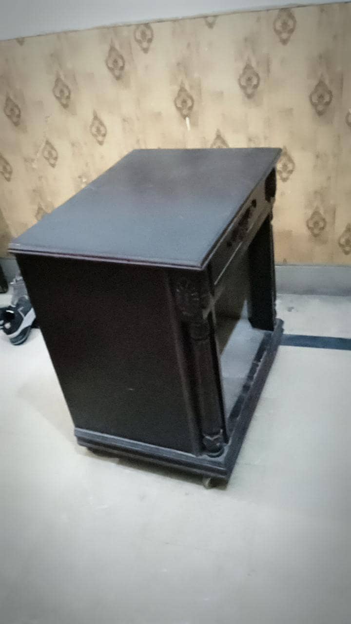 TV Table 0