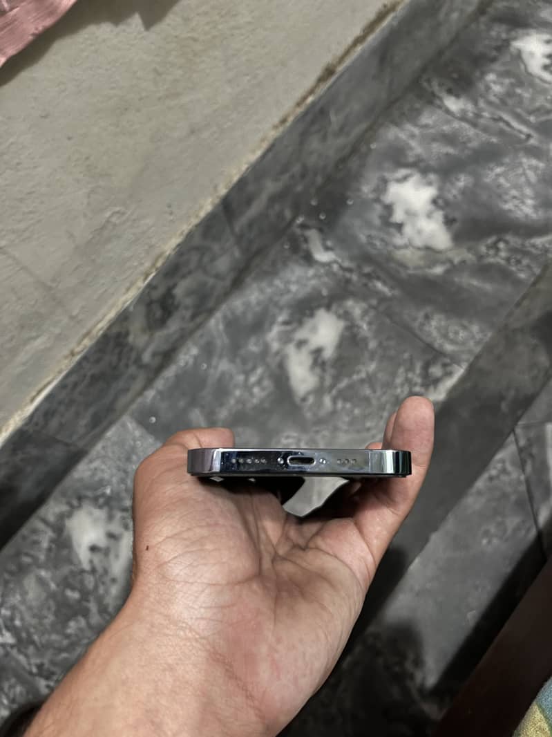 Apple iPhone 13 Pro 2