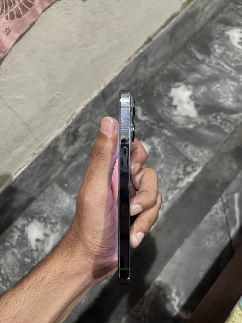 Apple iPhone 13 Pro 3