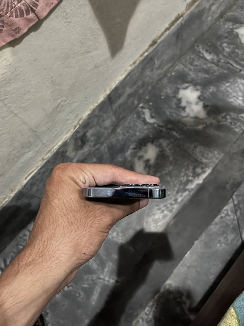 Apple iPhone 13 Pro 4
