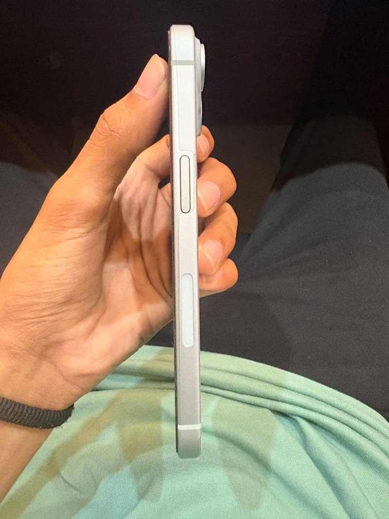 Apple iPhone 15 4