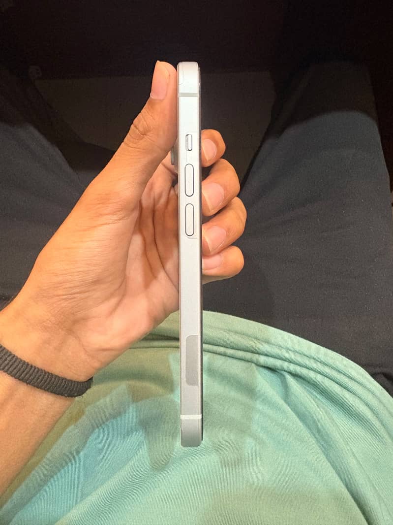 Apple iPhone 15 6