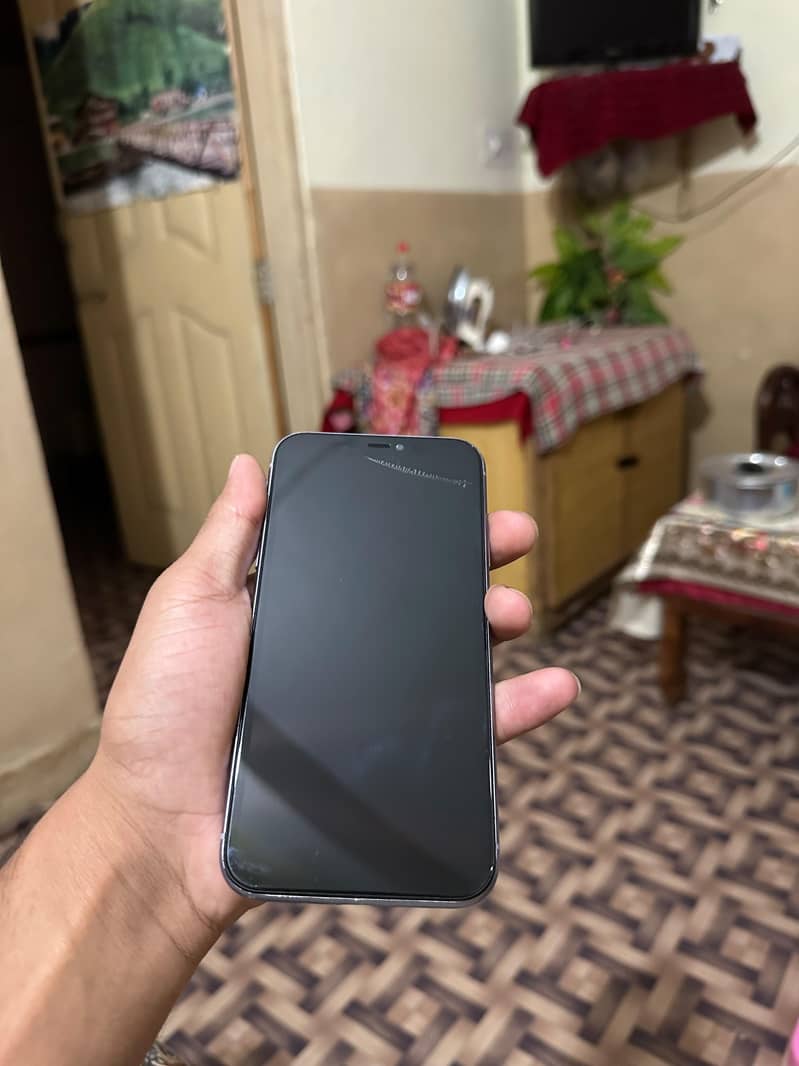 Apple iPhone 11 4