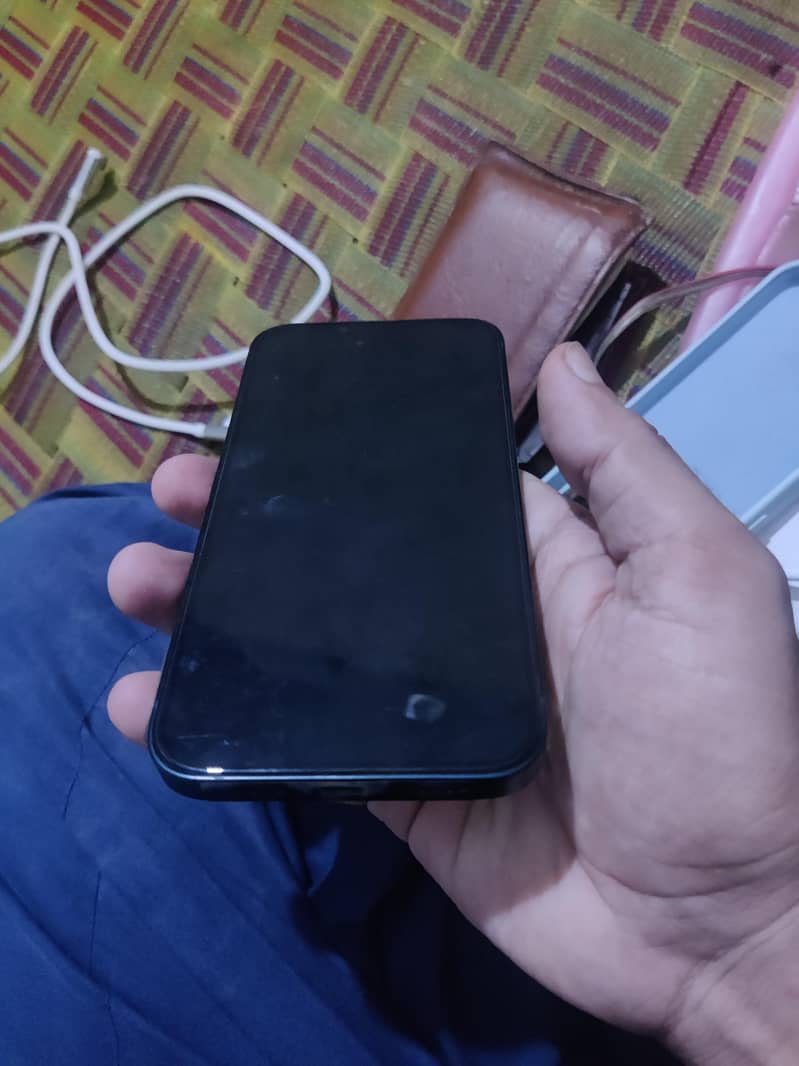 Apple iPhone 13 2