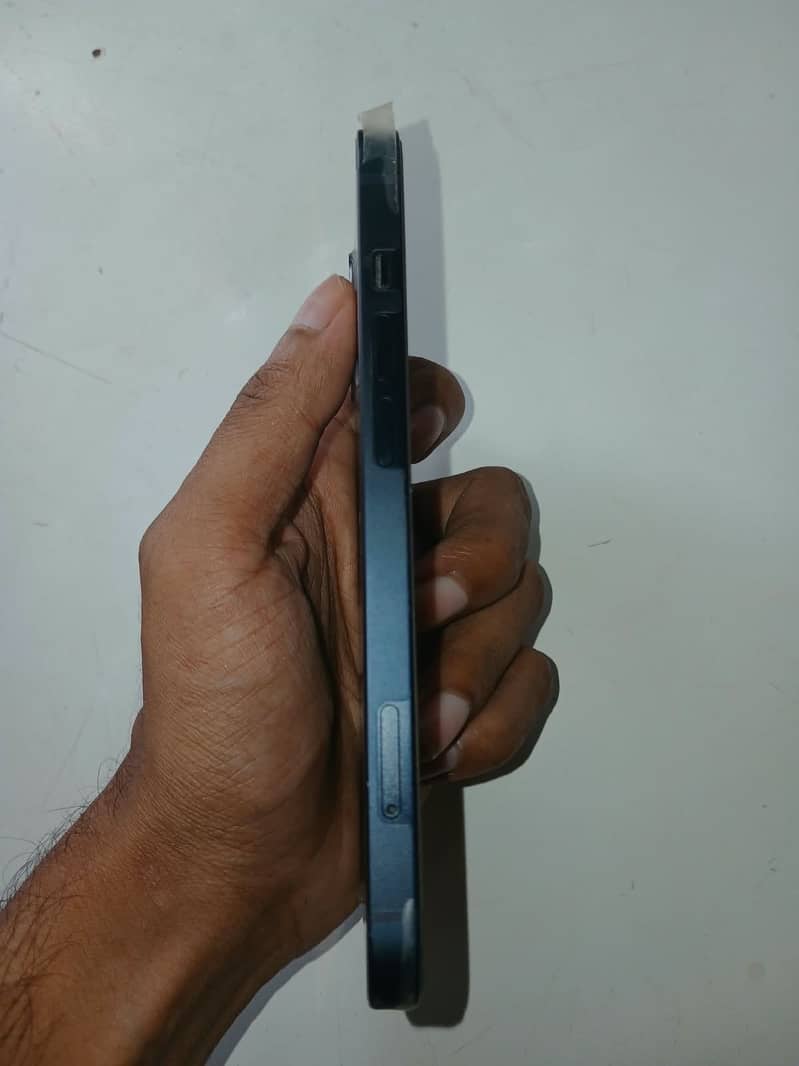 Apple iPhone 13 2