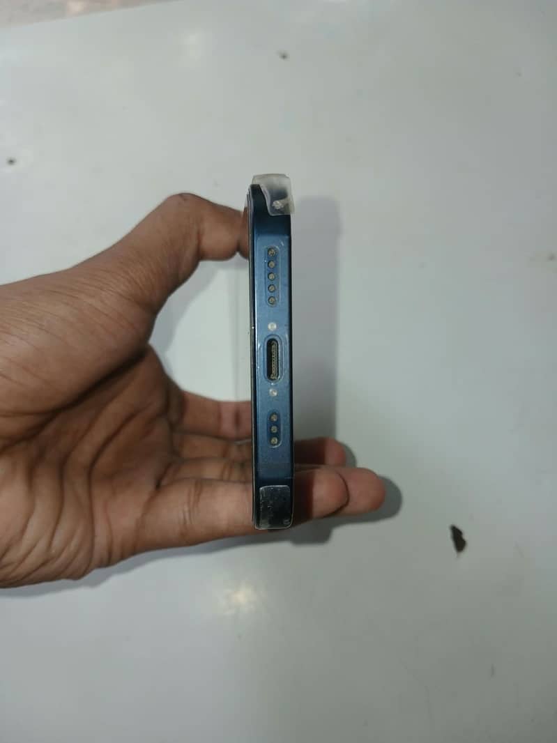 Apple iPhone 13 4