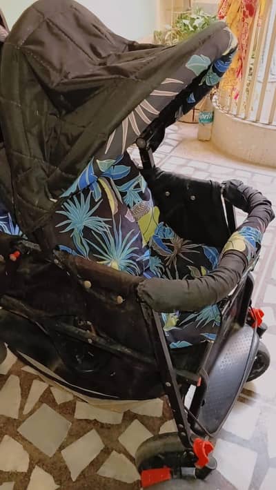 Baby Stroller – Excellent Condition, Tropical Design
