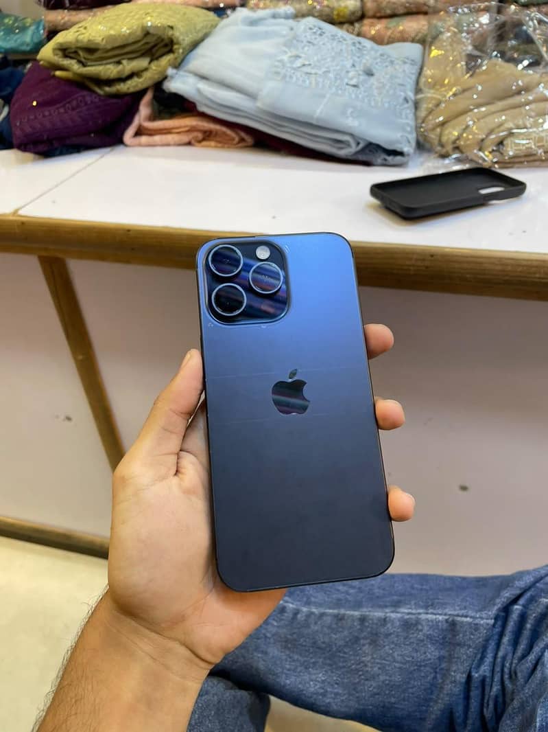 Apple iPhone 15 Pro Max 0