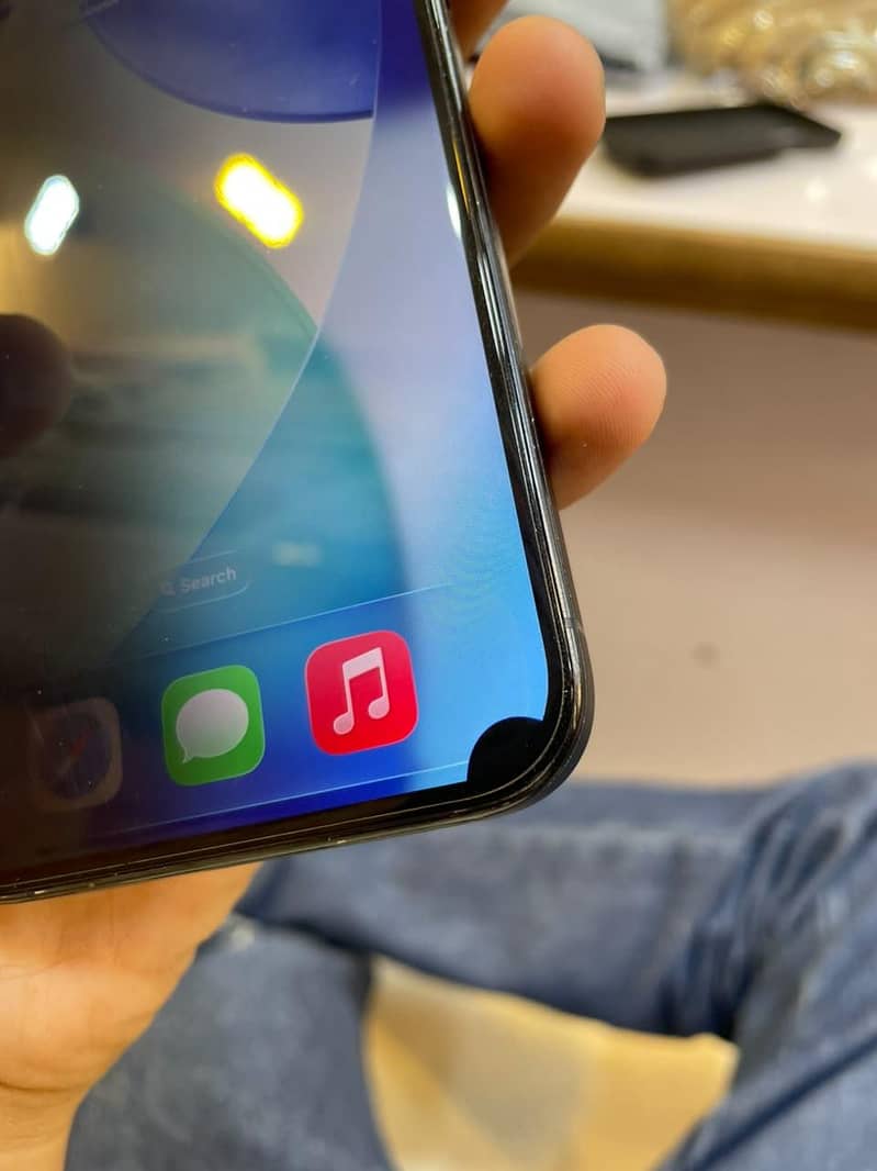Apple iPhone 15 Pro Max 4