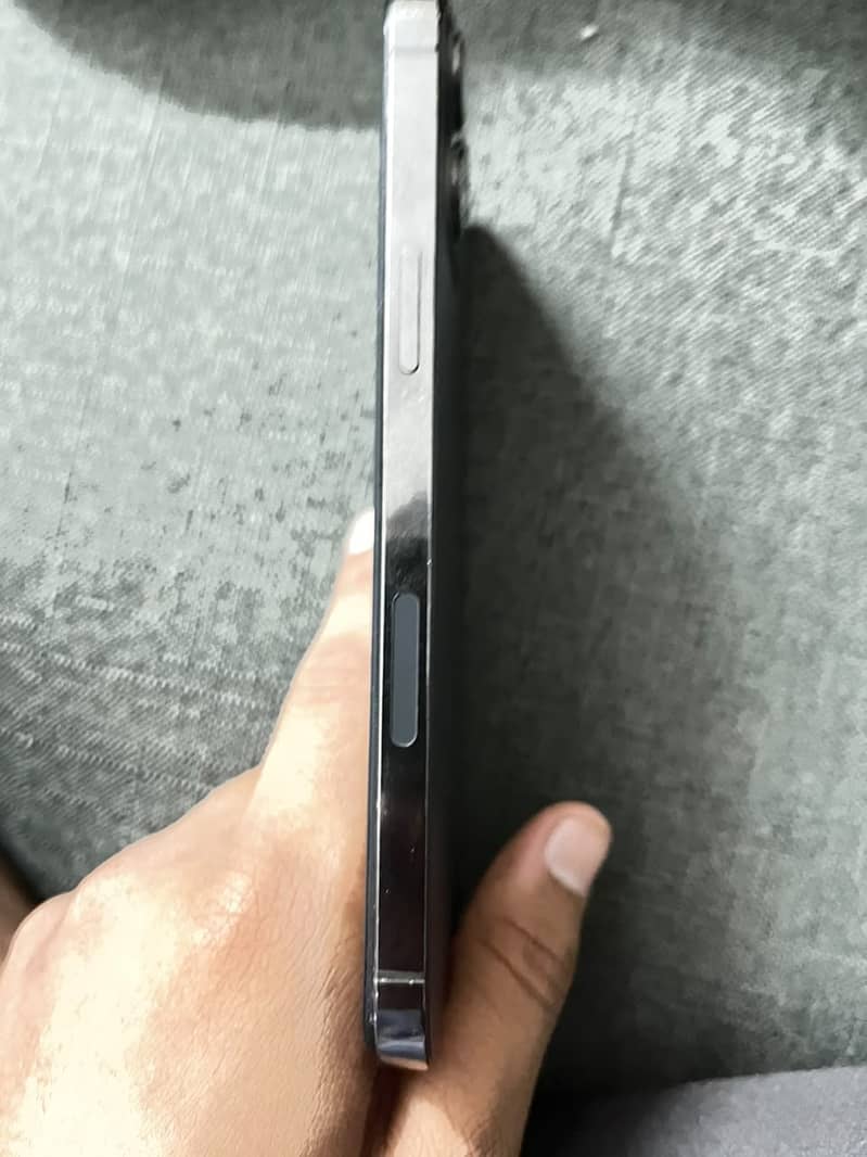 Apple iPhone 12 Pro Max 4