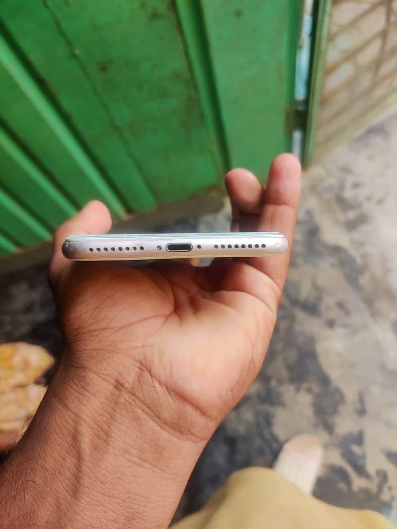 Apple iPhone 7 Plus 3