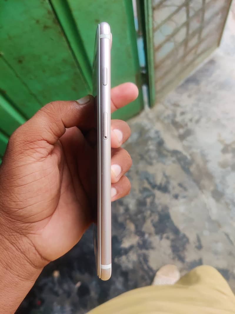 Apple iPhone 7 Plus 5